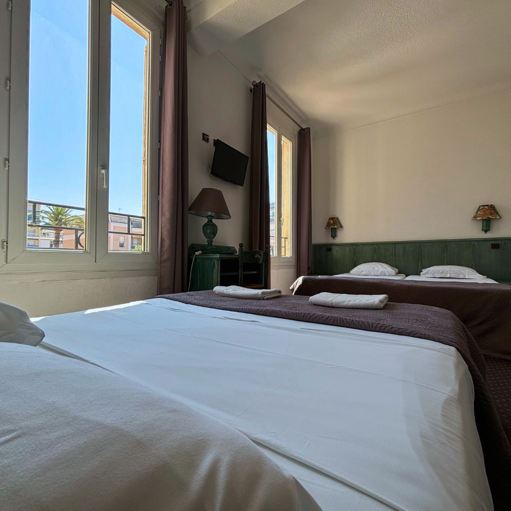 Chambre Familiale - Hôtel Les Pins