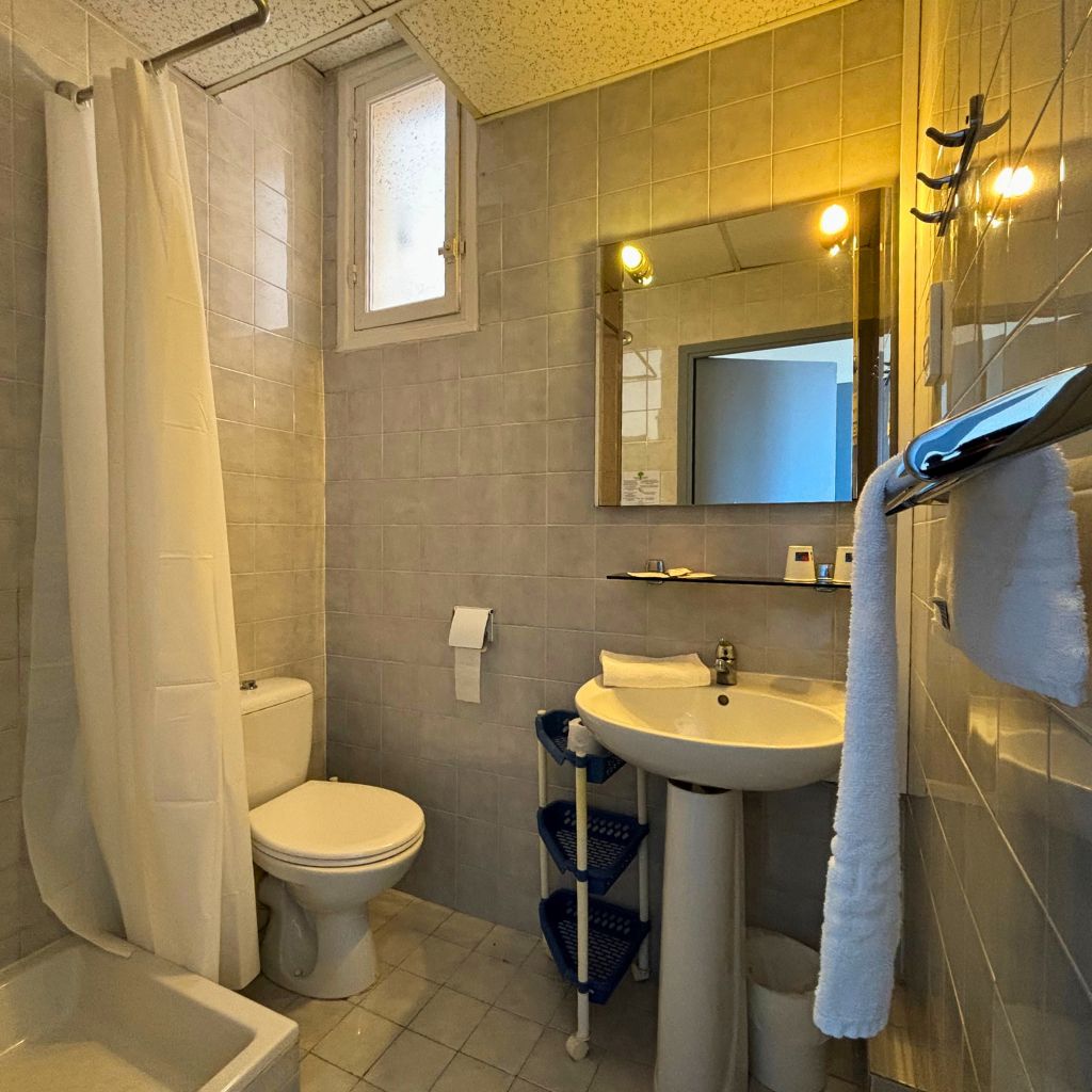 Chambre Double - Hôtel Les Pins