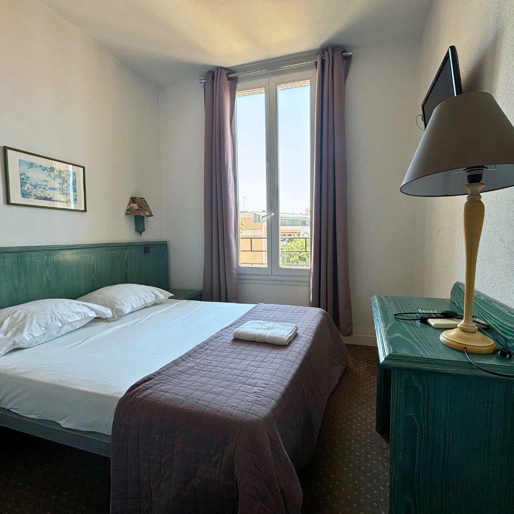 Chambre Double - Hôtel Les Pins