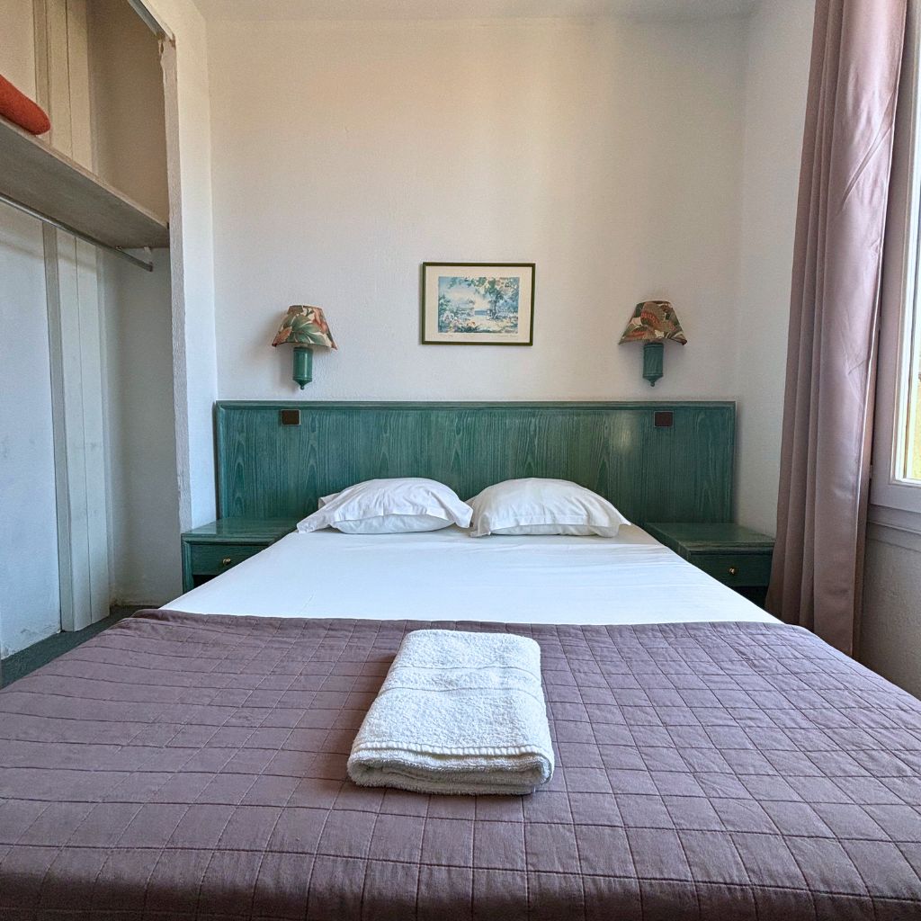 Chambre Double - Hôtel Les Pins