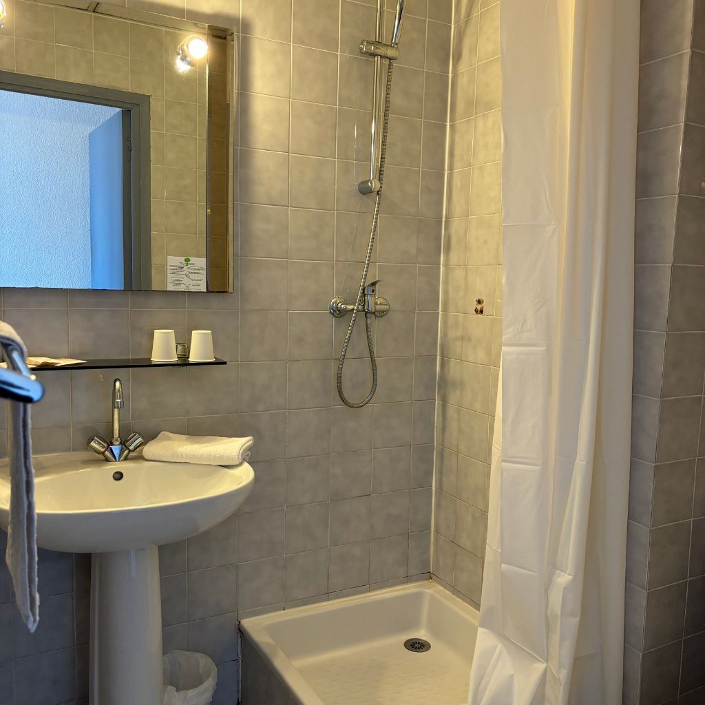 Salle de Bain - Hôtel Les Pins
