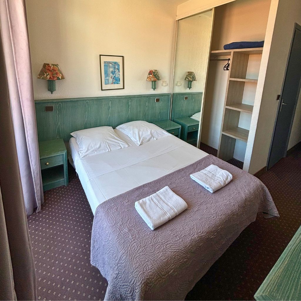 Chambre Double - Hôtel Les Pins
