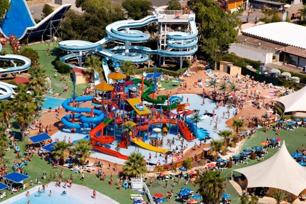Vue aérienne du parc aquatique Aquasplash